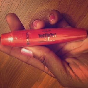 Revlon KISS Cushion Lip Tint